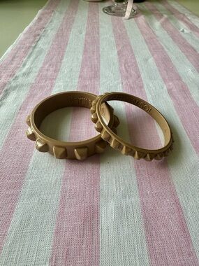 Carmen Sol Studded Resin Jelly Bangles - Beige